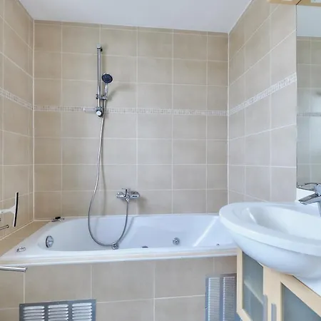 Appartement Lecomte - Beachside Escape 111